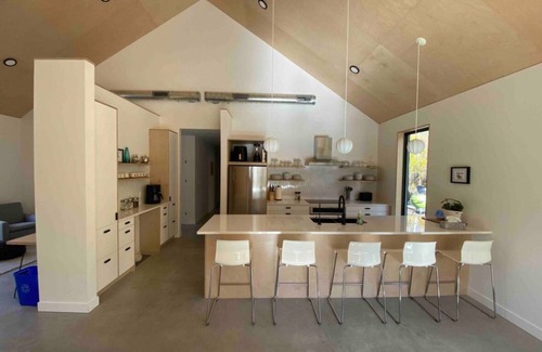 Manitoba Cabin | Modern 3 bedroom dog friendly cabin
