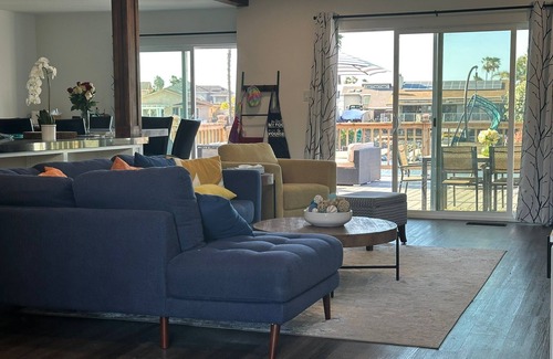 Discovery Bay House | Modern 3-bedroom townhome with waterfront in charming Discovery Bay