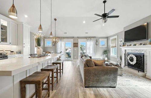 North End Condo | Modern 3BR/2BA OCNJ Condo w/Deck, Gourmet Kitchen & Boardwalk Steps