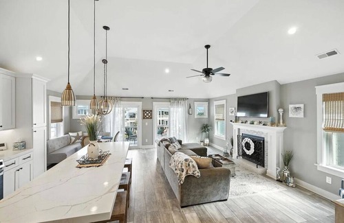 North End Condo | Modern 3BR/2BA OCNJ Condo w/Deck, Gourmet Kitchen & Boardwalk Steps