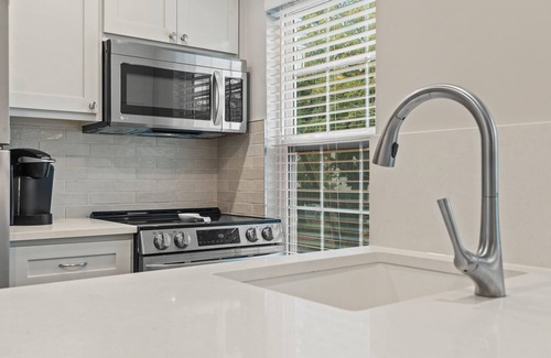South Congress Condo | Modern 3BR/2BA with large pool in HEART of SOCO!