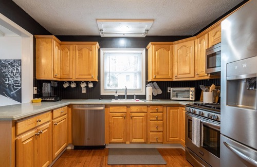 Woodstock House | Modern 3BR Ranch - Save 10% Weekly, 15% Monthly