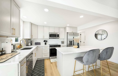 Genesee House | Modern 3BR Retreat w/City Views & 2 Living Spaces