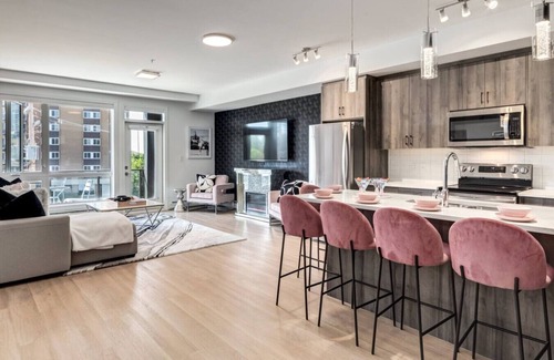 Bridgeland Condo | Modern 3BR unit in the heart of Calgary