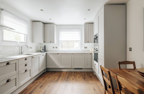 Harrow Road Apartment | Modern 4-bedroom house in Maida Vale - Central London