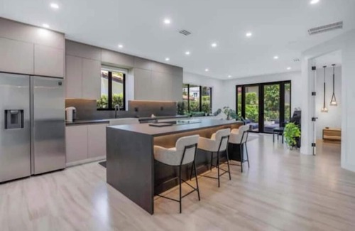 Country Club Section Villa | Modern 4 bedroom stay Oasis Villa with Turkish bath