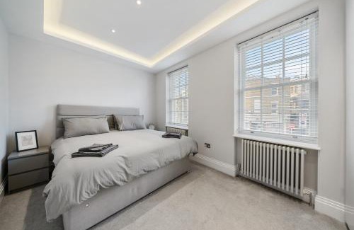 Cathedrals House | Modern 4 Bedroom Townhouse with Cinema Room in the heart of London SE1