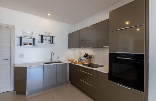 Beacon Hill Villa | Modern 4 bedroom villa with swimming pool offering magnificent sea views