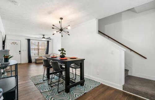 Atlanta House | Modern 4BD,2BA Townhome near Stadiums in Metro-ATL