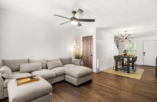 Atlanta House | Modern 4BD,2BA Townhome near Stadiums in Metro-ATL