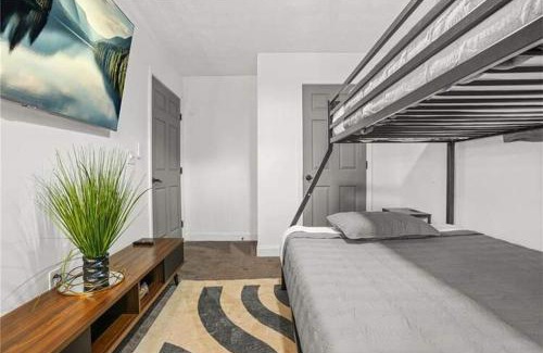 Atlanta House | Modern 4BD,2BA Townhome near Stadiums in Metro-ATL