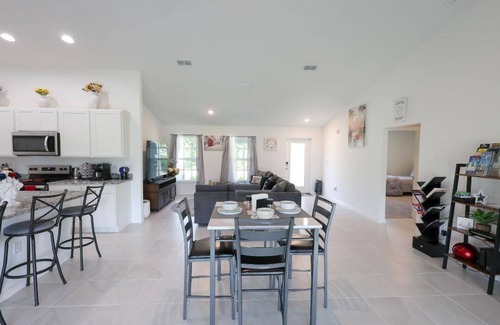 Port Malabar House | "Modern 4BR, 2BA home: brand new, spacious & family-friendly in prime location!"