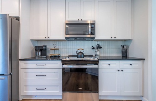 Cartersville House | Modern 4BR by Museums — 10% Week, 15% Month