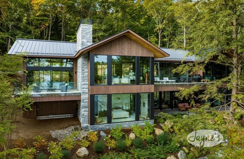 Port Carling Cottage | Modern 5 bed 7 bath cottage on Lake Rosseau with boathouse!