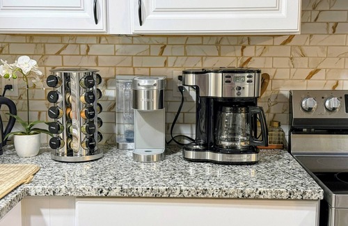 Church Street House | Modern 5BR home with Chef's kitchen + Game Room Near Zoo ATL & GA Aquarium