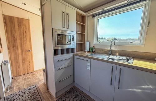 Hunstanton House | Modern 6 berth caravan with front decking at Manor Park, Hunstanton ref 23015T