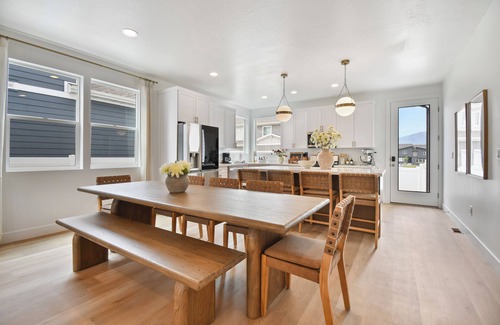 Heber House | Modern 6br near skiing, luxe, sleeps 12, hot tub