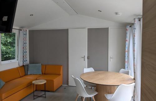 Kropswolde Ski Chalet | Modern 6P Tiny SolHouse 6 - Near Groningen