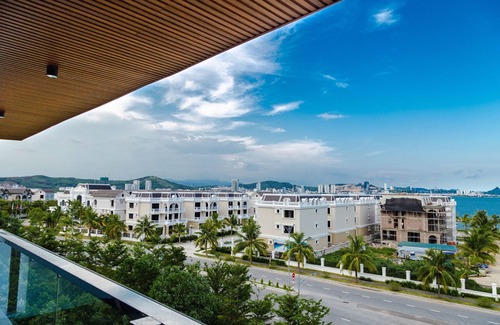Ha Long Apartment | Modern 7-bedroom apartment with seaview balcony
