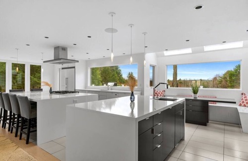 New London House | Modern 7-BR Chalet Minutes to Mt. Sunapee