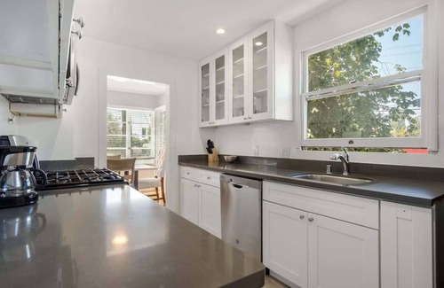 North Berkeley Apartment | Modern Abode 2BD with Garden and Garage