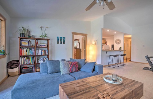 Winthrop Condo | Modern Alpine Condo w/ Fireplace Near Ski Trails!