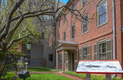 Old Port House | Modern Amenities in Historic Area | 2 Units w/Pool | Breakfast | 24h Gym