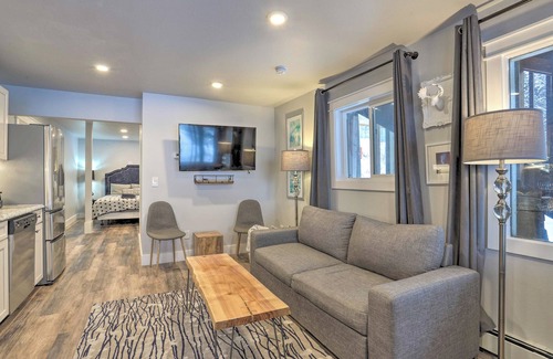 South Addition Apartment | Modern Anchorage Getaway, Steps from Coastal Trail