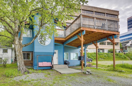 South Addition Apartment | Modern Anchorage Getaway, Steps From Coastal Trail
