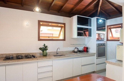 Arraial d'Ajuda House | Modern and comfortable beach house with gourmet space 50 m from the beach