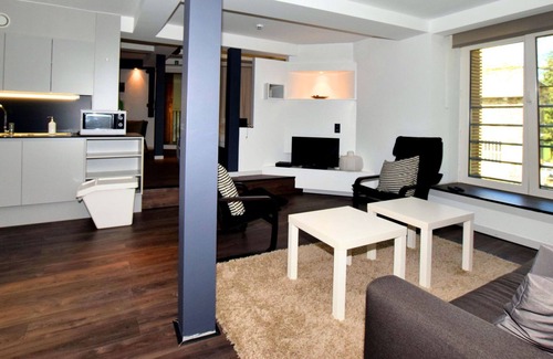 Robertville Villa | Modern and comfortably furnished apartment in a former coach house