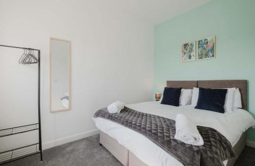 Upton Apartment | Modern and Comfortable Home away from Home