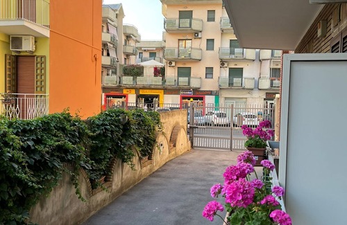 Scafati Bed & Breakfast | Modern and cozy facility well connected to major places of interest.