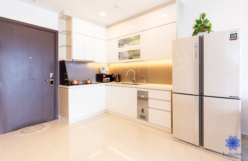 Phu Nhuan Apartment | Modern and Luxury 2Brs Apt w/Free Gym & Pool, 2km from TSN airport