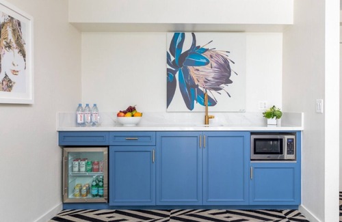 Norma Triangle Apartment | Modern and Stylish Residence in West Hollywood! Four Units, Pet-friendly, Pool!
