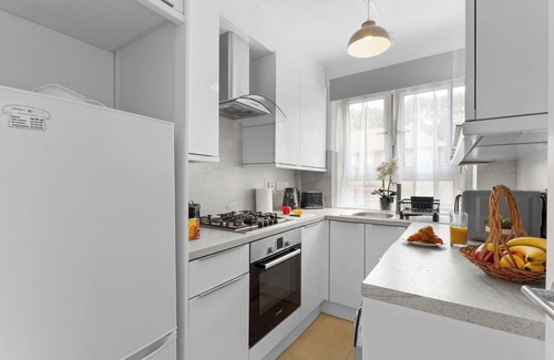 Canning Town South Apartment | Modern and stylish apartment in London Docklands - Custom House
