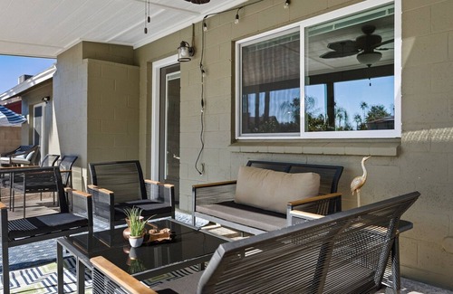 Paradise Valley Village Cottage | Modern and Stylish Remodeled 4 Bdrm w/HTD Pool!