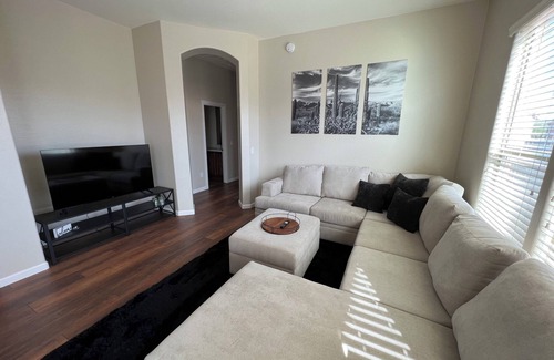 Anthem East Side Condo | Modern Anthem Condo Retreat