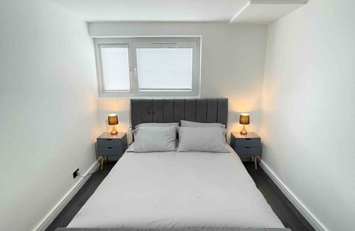 Brownswood Apartment | Modern AP in the heart of London