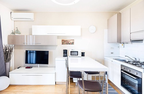 Lugana Apartment | Modern apartment with pool in Sirmione, just a few minutes' walk from the lake!