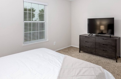 Lewis Center Apartment | Modern Apartment in Prime Location (ID4782X33)