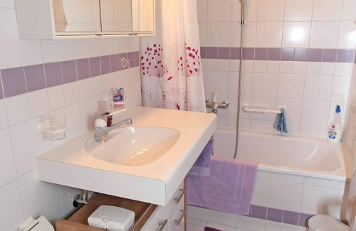 Muralto Apartment | Modern apartment in a spacious apartment building in a central location