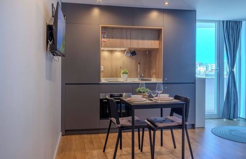 Aveiro Apartment | Modern Apartment in Aveiro with AC, WiFi, fitness room