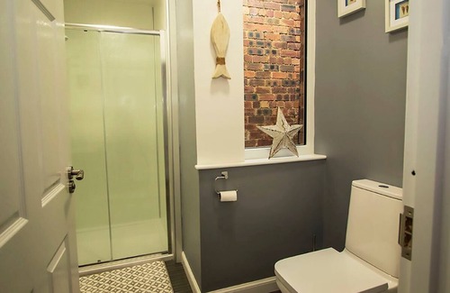 Kirkcaldy Apartment | Modern Apartment in Town Centre