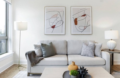 Second Ward Apartment | Modern Apartment in Prime Location (ID8880X39)