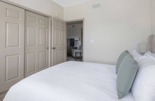 Richmond Apartment | Modern Apartment in Prime Location (ID1192X865)