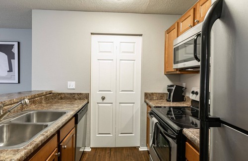 Blue Ash Apartment | Modern Apartment in Prime Location (ID4707X29)