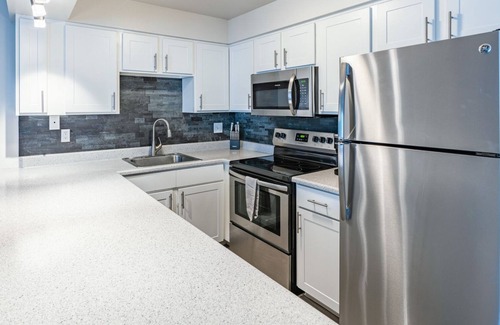 Longmont Apartment | Modern Apartment in Prime Location (ID7359X59)