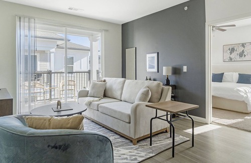 Crabtree Apartment | Modern Apartment in Prime Location (ID1234X658)