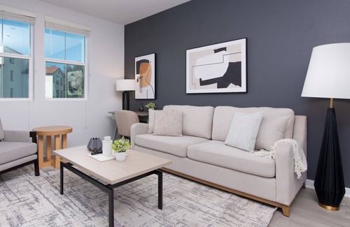 Corona Apartment | Modern Apartment in Prime Location (ID8563X36)
